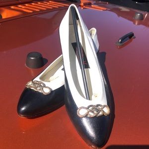 SRO, fine‎ Leather flats